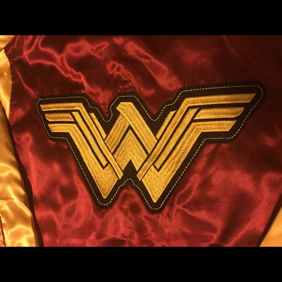 ⭐️NWT! ⭐️Official Wonder Woman DC Comics Jacket. - Picture 7 of 7